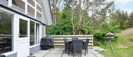 House | Outdoor dining