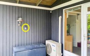 Gambar tidak terklasifikasi, 3 dari 4, tombol
