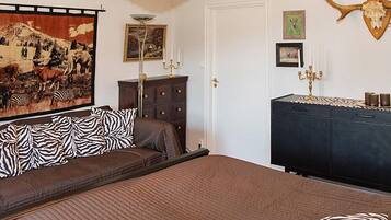 3 bedrooms, individually furnished