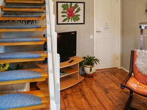 A staircase with blue carpeted steps leading to a landing. - Holiday Home in Fängersfors (Falkenberg)