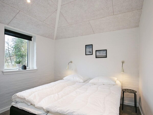 5 bedrooms, cots/infant beds - Delightful Holiday Home in Vestervig With Terrace (Vestervig)