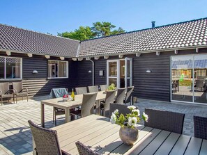 House | Outdoor dining