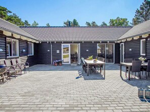 House | Outdoor dining