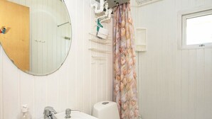 Bathroom - Luxurious Holiday Home in Ebeltoft Jutland With Terrace (Ebeltoft)