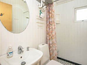 Bathroom - Luxurious Holiday Home in Ebeltoft Jutland With Terrace (Ebeltoft)