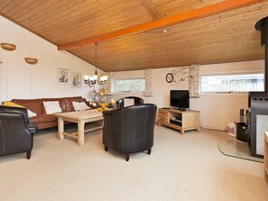DVD player - Luxurious Holiday Home in Ebeltoft Jutland With Terrace (Ebeltoft)