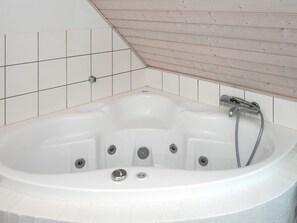 Spa treatment - 4 Star Holiday Home in Juelsminde (Juelsminde)