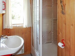 Bathroom - Comfortable Holiday Home in Jutland With Limfjord Views (Logstor)