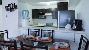 Unclassified image, 5 of 10, button - 3 Bedroom Villa - Great Location (Cancun)