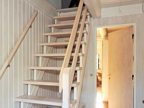 3 bedrooms, cribs/infant beds