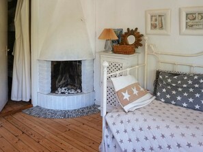Individually furnished - 6 Person Holiday Home in Donsö (Donsö)