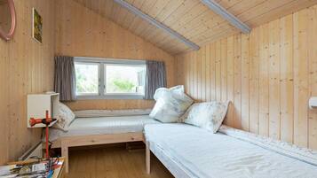 3 bedrooms, cots/infant beds