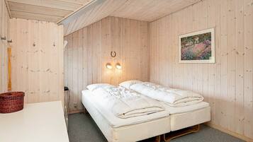 3 bedrooms, cots/infant beds