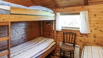 1 bedroom, cribs/infant beds