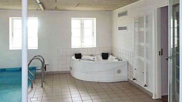 Casa | Piscina | Piscina interna, piscina externa