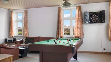 House | Game room