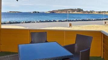 House | Outdoor dining