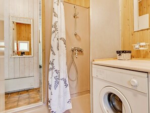 Bathroom - Quaint Holiday Home in Jutland With Swimming Pool (Glesborg)