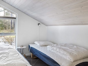 3 bedrooms, cribs/infant beds - Modern Holiday Home in Zealand with Hot Tub (Hojby)