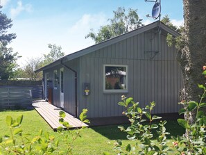 A small, single-story building with a porch, a window, and a satellite dish. - 6 Person Holiday Home in Gedser-by Traum (Gedser)
