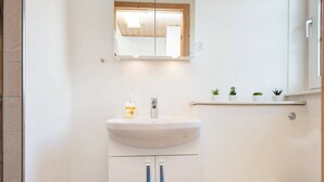 Bathroom - Countryside Holiday Home in Jutland With Sauna (Horsens)