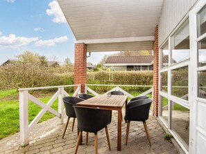 House | Dining - Cozy Retreat Near Beach - By Traum Ferienwohnungen (Borkop)