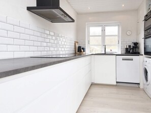 House | Private kitchen | Highchair - Cozy Retreat Near Beach - By Traum Ferienwohnungen (Borkop)