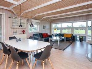 House | Dining - 6 Person Holiday Home in Borkop (Borkop)
