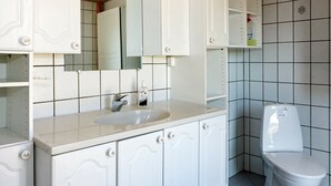 2 bedrooms, cots/infant beds - Charming Holiday Home in Storvorde With Solar Energy (Storvorde)