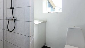 Bathroom - Charming Holiday Home in Storvorde With Solar Energy (Storvorde)