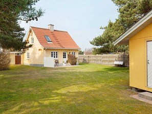 Exterior - Modern Holiday Home in Zealand With Garden (Store Fuglede)