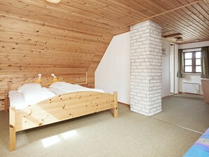 2 bedrooms, cribs/infant beds - Modern Holiday Home in Zealand With Garden (Store Fuglede)