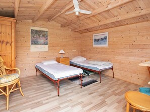 2 Schlafzimmer, Babybetten