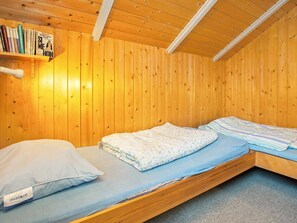 2 bedrooms, cribs/infant beds