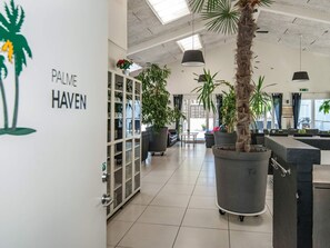 Hus | Lobby