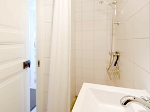 Shower - 6 Person Holiday Home in Lysekil (Lysekil)