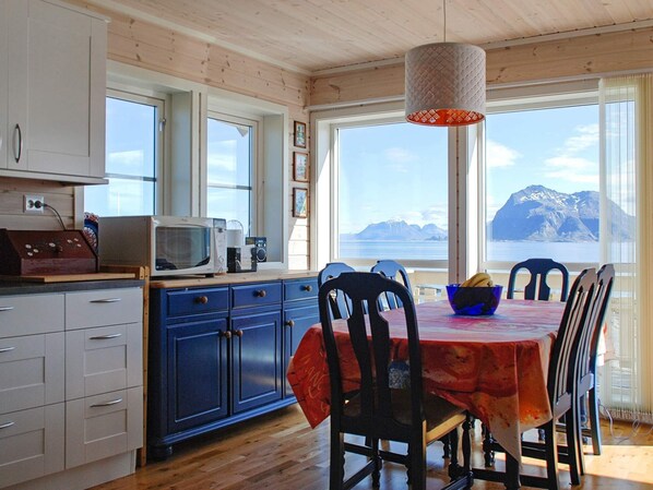 Dining - Holiday Home in DÃ¸nna (Dønna)