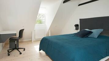 3 bedrooms, cribs/infant beds