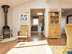 3 bedrooms, cribs/infant beds
