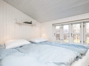 3 bedrooms, cribs/infant beds