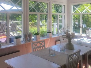 Fridge, microwave, stovetop, dishwasher - Holiday Home in Ljusterö (Ljustero)