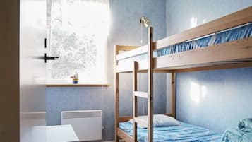3 phòng ngủ, trang bị nội thất với thiết kế riêng biệt, bộ trải giường