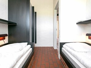 2 bedrooms, cribs/infant beds