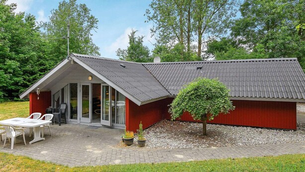 House | Exterior - Bright Holiday Home in Jutland near Lake (Ansager)
