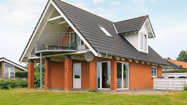 House | Exterior - Cosy Holiday Home in Jutland With a Sea View (Øster Assels)