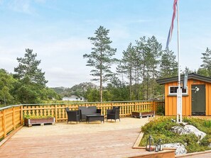House | Outdoor dining - 8 Person Holiday Home in Sandstad (Hitra)