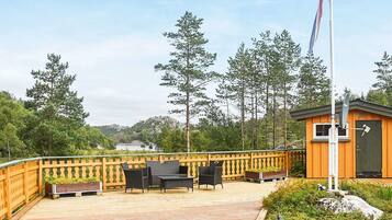 House | Outdoor dining