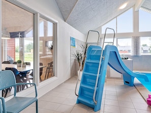 室内游泳池,室外游泳池