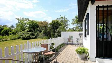 House | Outdoor dining