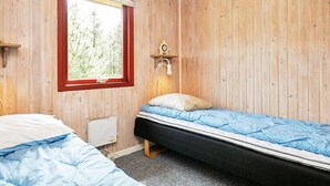 Unclassified image, 4 of 15, button - Attractive Holiday Home in Løgstør With Garden Furniture (Logstor)